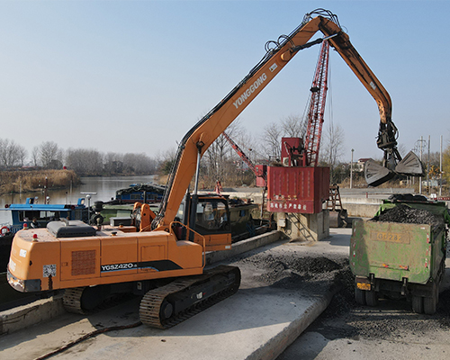 Unloading the crawler dual-power grab YGSZ420